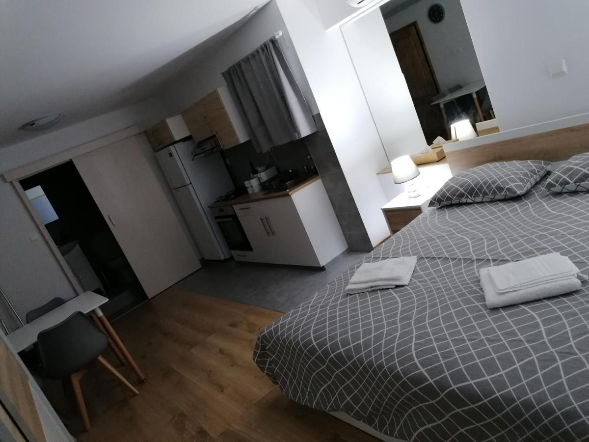 IOANNOU COURT - Natural Oak STUDIO Paphos Bagian luar foto